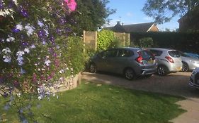 Henwick House Beautiful Flat,Private Parking, Short Walk To Town